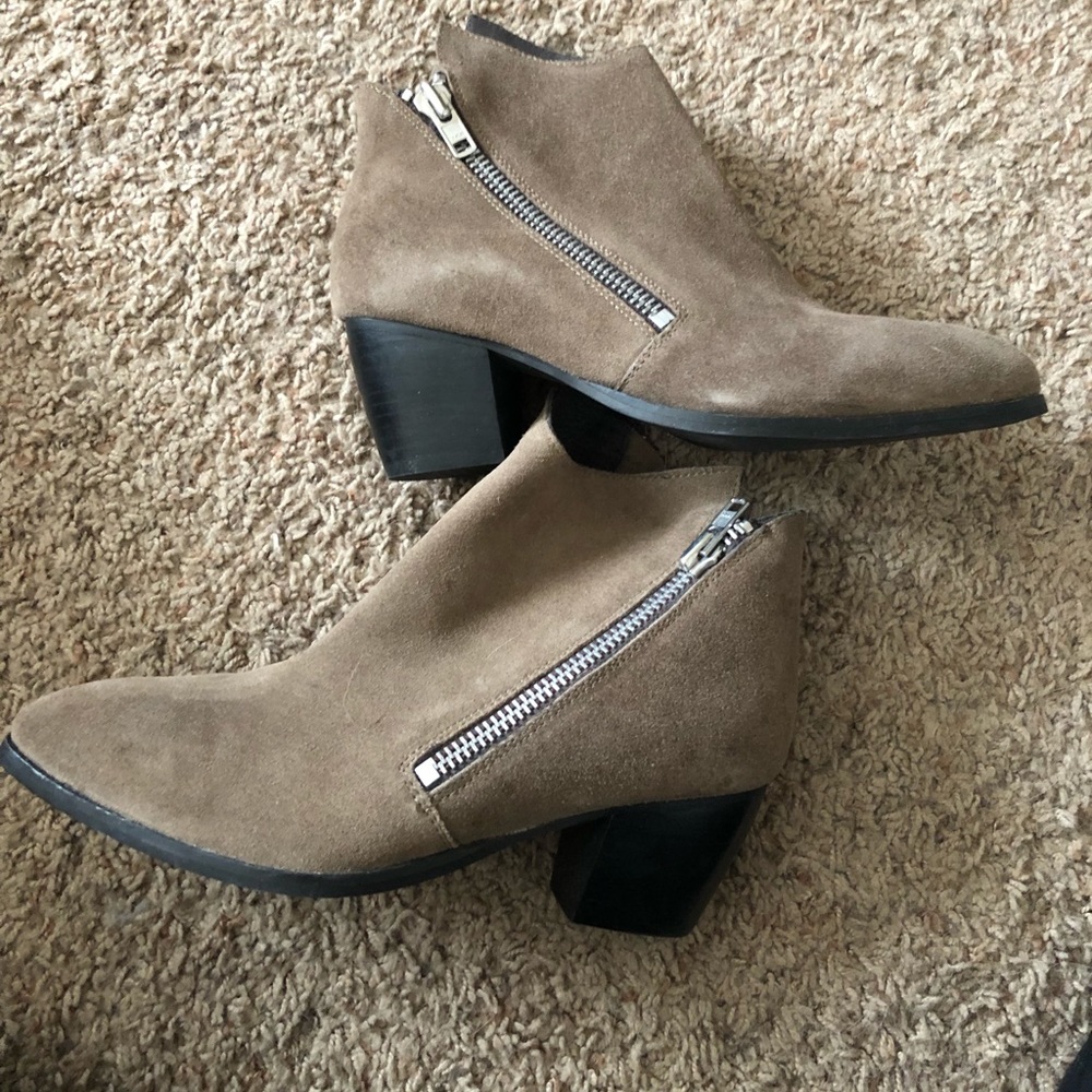 Matisse double zipper suede ankle booties